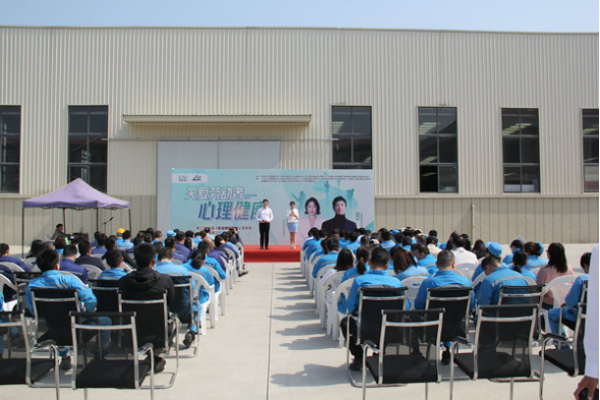 蕪湖海螺生態(tài)家居公司成功舉辦蕪湖市2025年《職業(yè)病防治法》宣傳周啟動(dòng)活動(dòng)(1)143 蕪湖海螺生態(tài)家居公司成功舉辦蕪湖市2025年《職業(yè)病防治法》宣傳周啟動(dòng)活動(dòng)(1)143